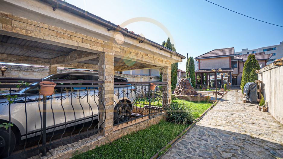 Casa De Vanzare in Palazu Mare - Teren de 455 mp cu Piscina si Garaj — fotografia 1