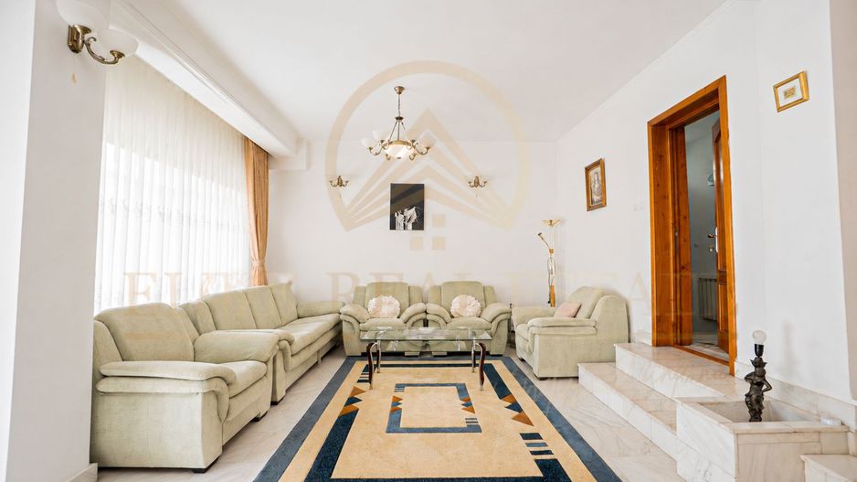Pensiune/Aparthotel in Faleza Nord, 11 camere, Investitie cu potential — fotografia 1