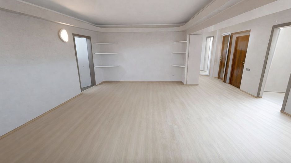 CAPITOL - B-dul. Mamaia - Apartament cu 4 camere si terasa de 80 mp. — fotografia 1