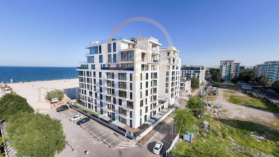 Stațiunea Mamaia - Vânzare apartament cu 4 camere, 3 bai cu vedere la lac. — fotografia 1