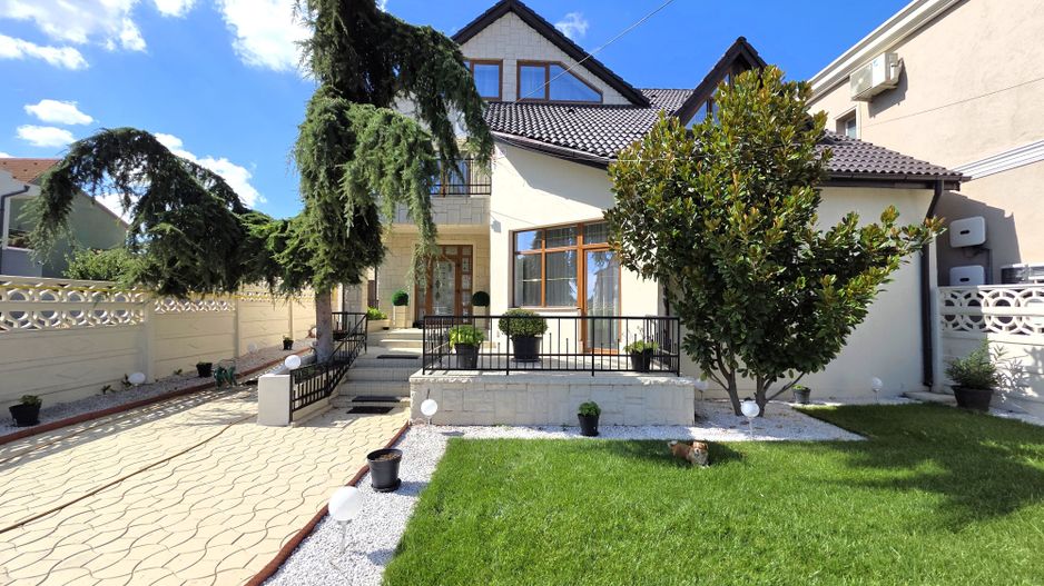 Ovidiu Sud - Zona premium - Vila impozanta, curte mare, garaj, terasa! — fotografia 1
