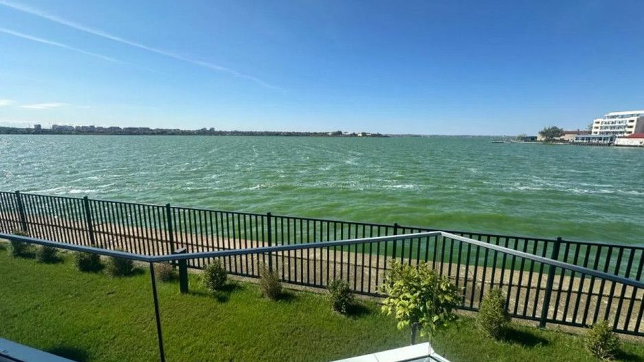 Stațiunea Mamaia - Vânzare apartament cu 2 camere, vedere la lac. — fotografia 1