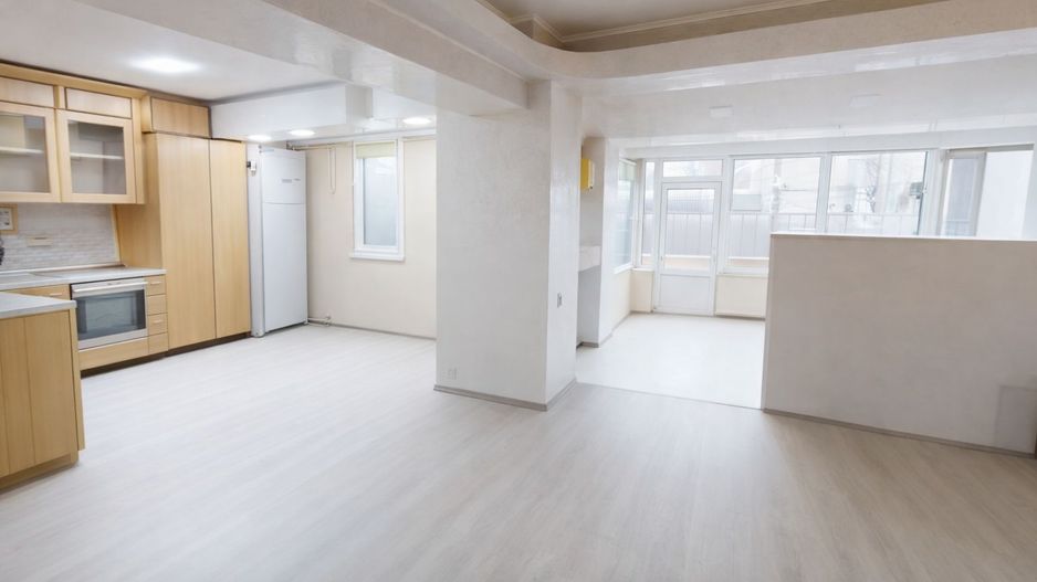 CAPITOL - B-dul. Mamaia - Apartament cu 4 camere si terasa de 80 mp. — fotografia 1